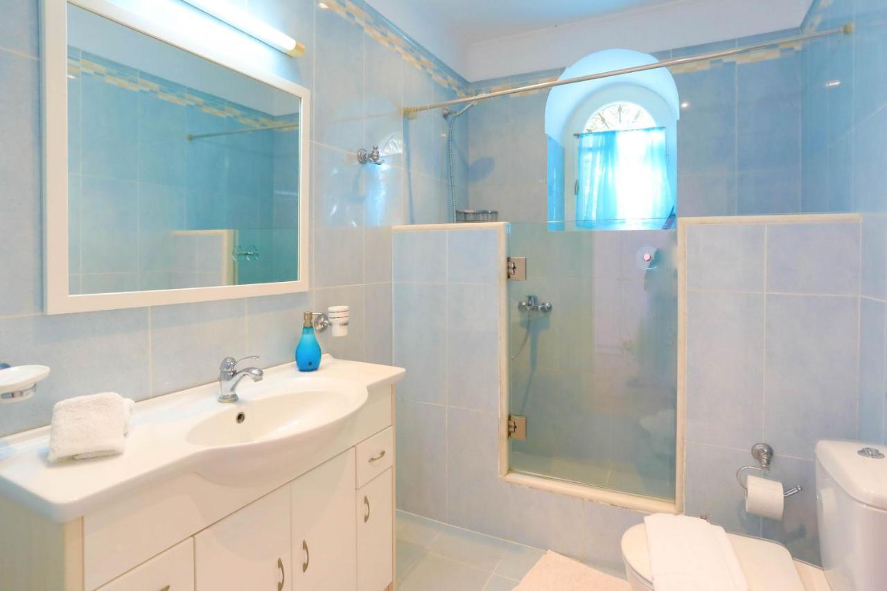 House On The Rocks Villa Katavolos ภายนอก รูปภาพ